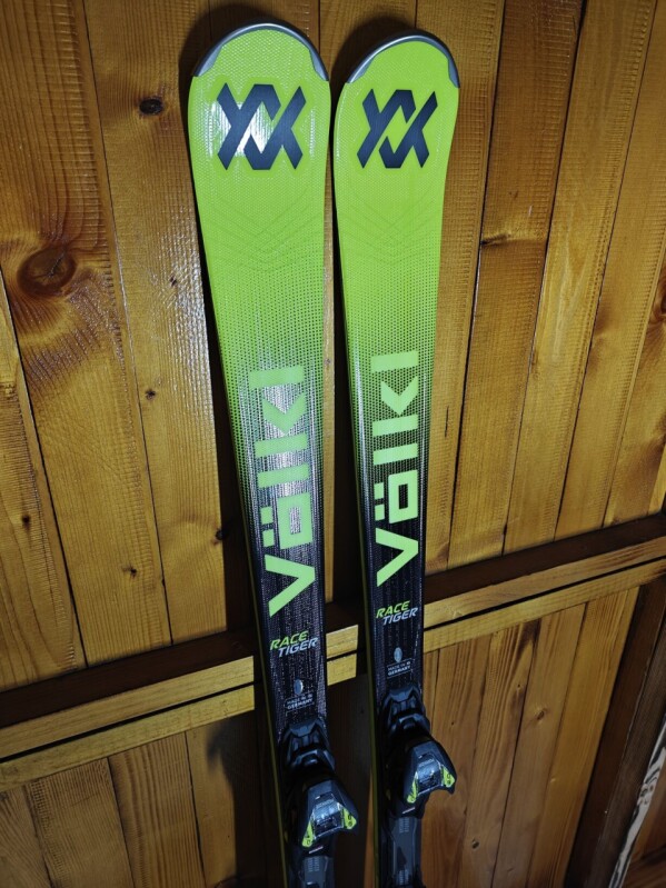 LYŽE VOLKL RACETIGER SC YELLOW 165CM --MODEL 2026--